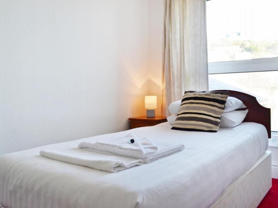 Cardigan Bay Hotel Aberystwyth Room photo